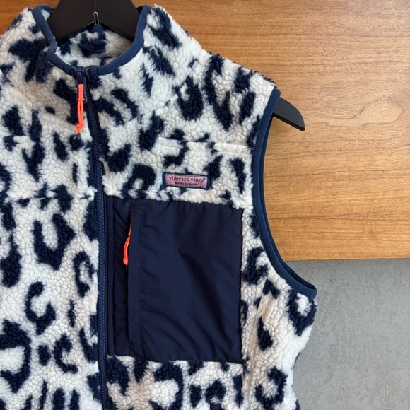 Vineyard Vines SuperShep Leopard Print High Pile Fleece Vest, Size S - Picture 9 of 16
